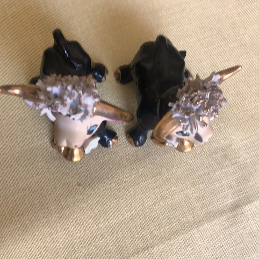 VTG RARE NOV CO Black And Gold Bull Salt/Pepper Shakers